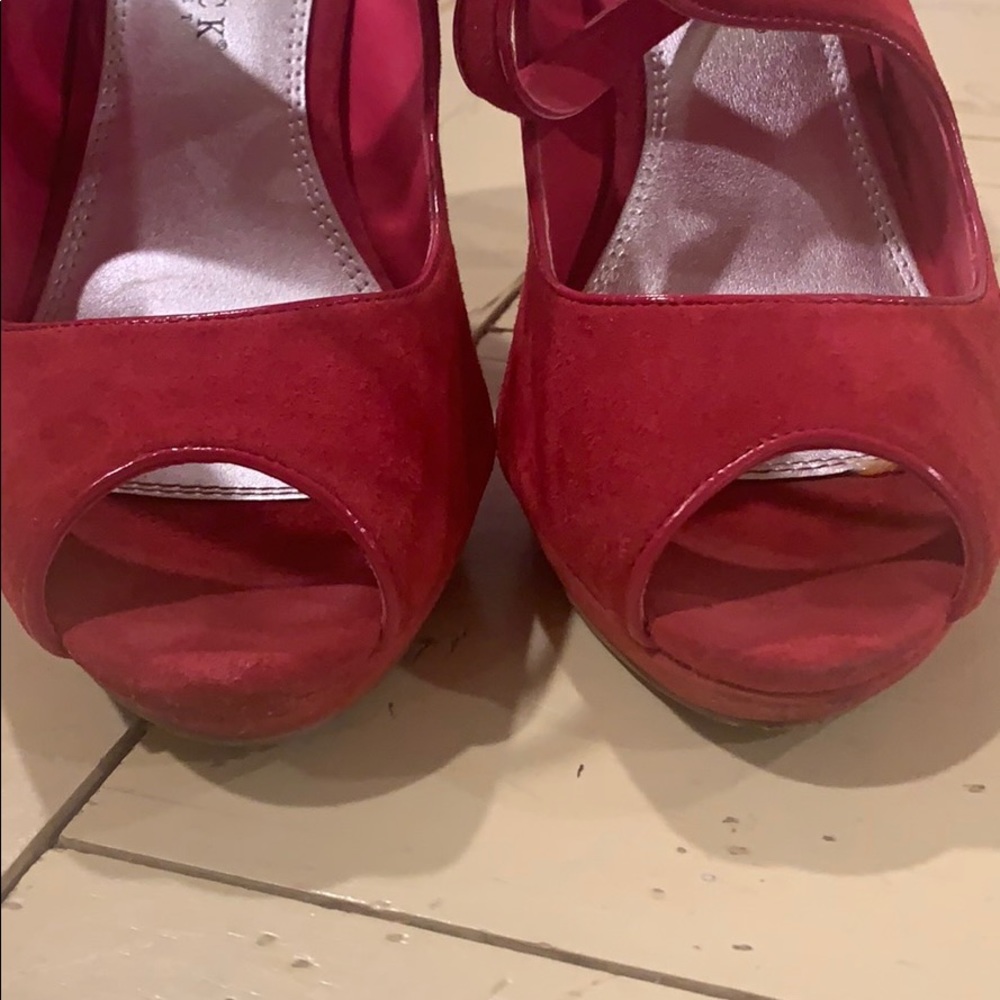White House Black Market Rose Heels - Picture 4 of 6